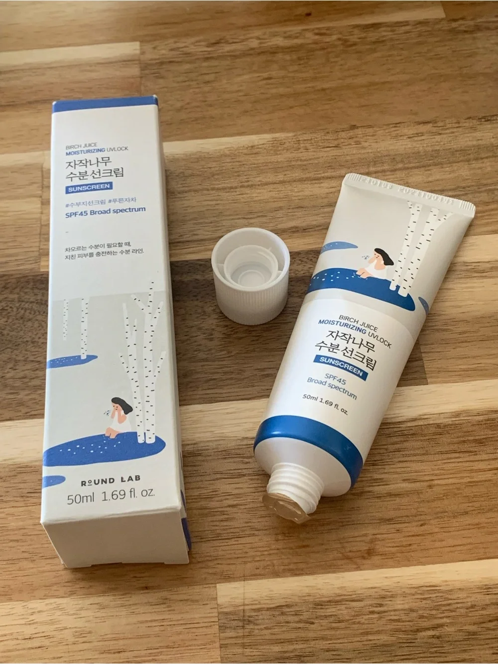 Roundlab brand Birch Juice Moisturizing Sunscreen SPF45 — White & Blue